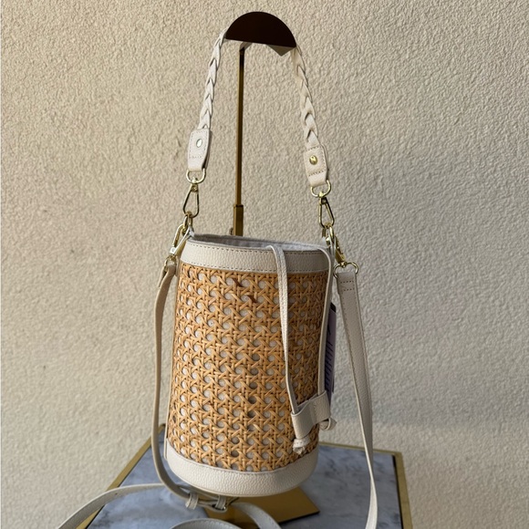 Tommy Bahama Tan and Cream Shoulder Bag - Picture 4 of 8